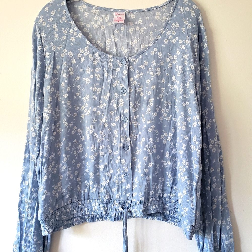 Flowery flowy shirt